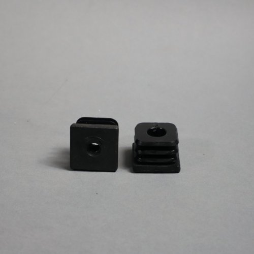 Plastová zátka 30 mm černá s plastovým závitem