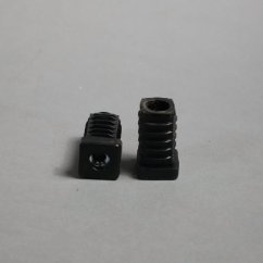 Plastová zátka 20 mm černá s kovovým závitem
